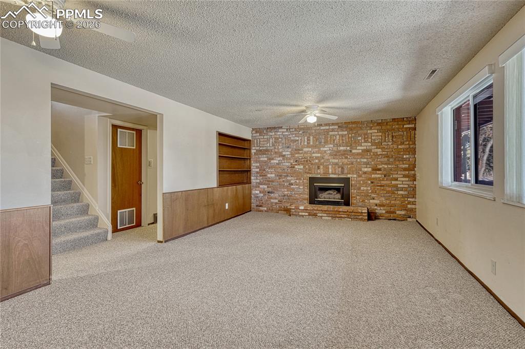 Image 22 of 49: Family Room