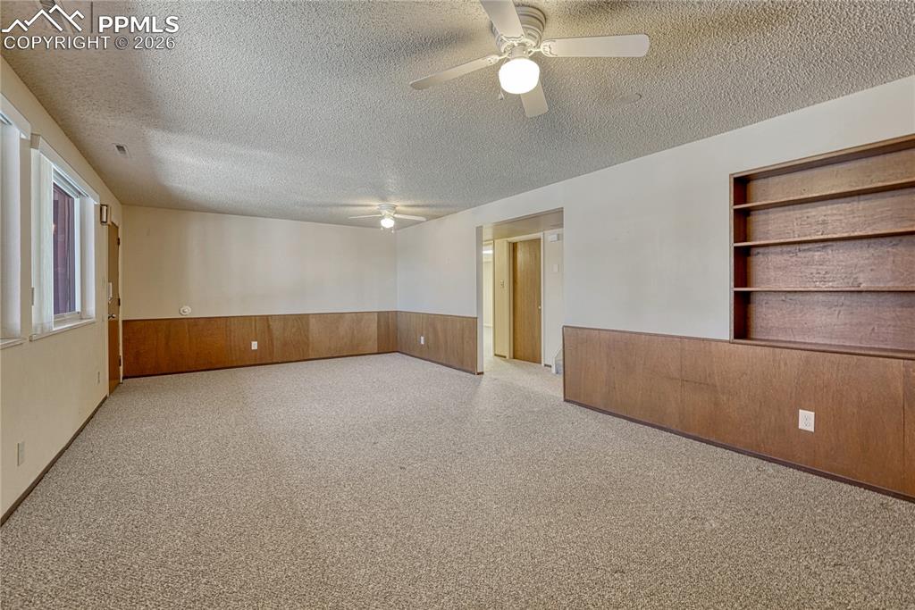 Image 25 of 49: Family Room