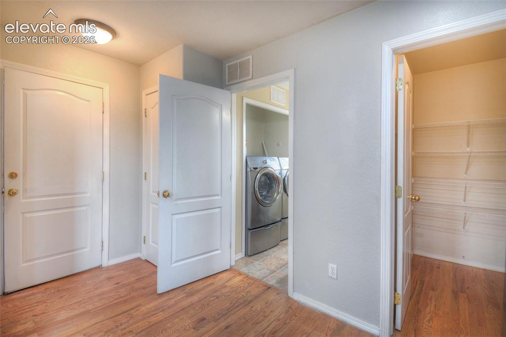 Image 10 of 32: Laundry