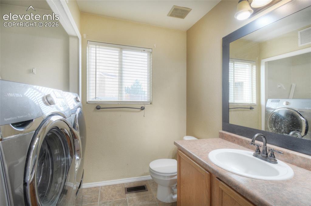 Image 11 of 32: Bathroom