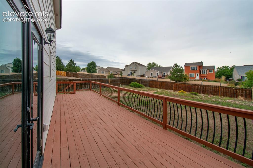 Image 28 of 32: Deck