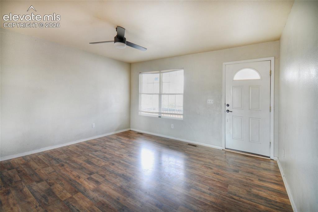 Image 4 of 32: Entry