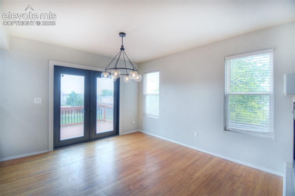 Image 6 of 32: Dining Area