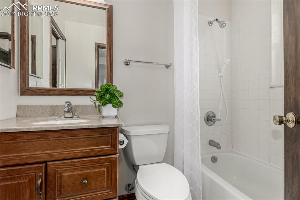 Image 18 of 25: Main level