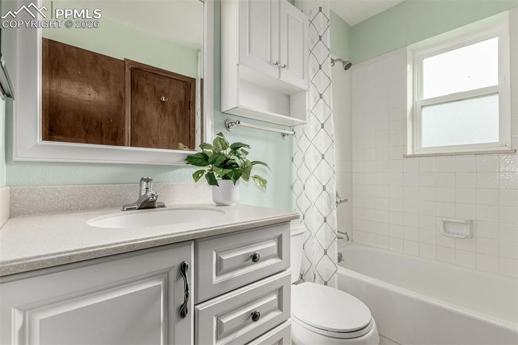 Image 22 of 25: Upper level