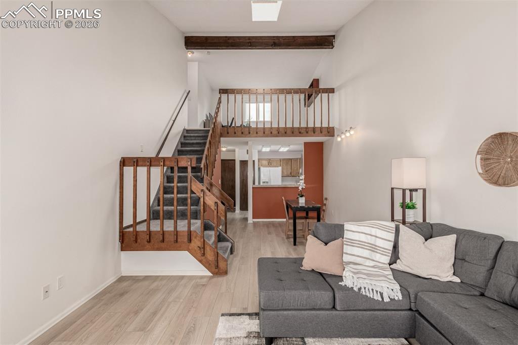 Image 7 of 25: Living Room