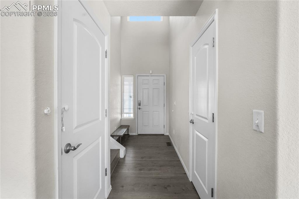 Image 4 of 25: Entry