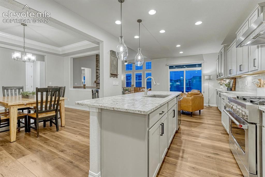 Image 13 of 48: Kitchen