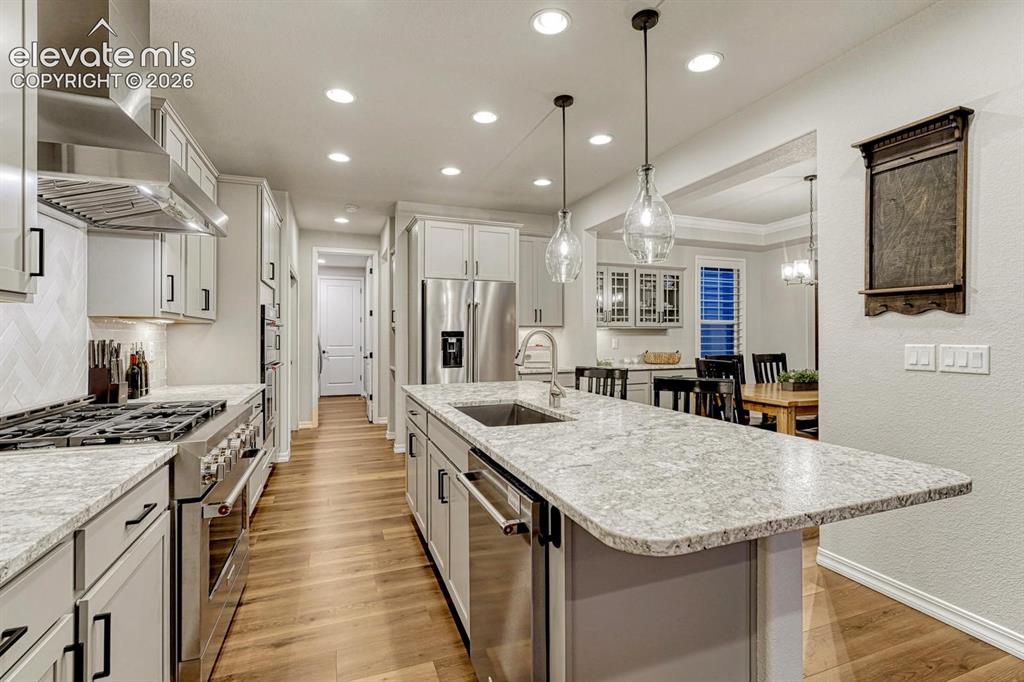 Image 14 of 48: Kitchen