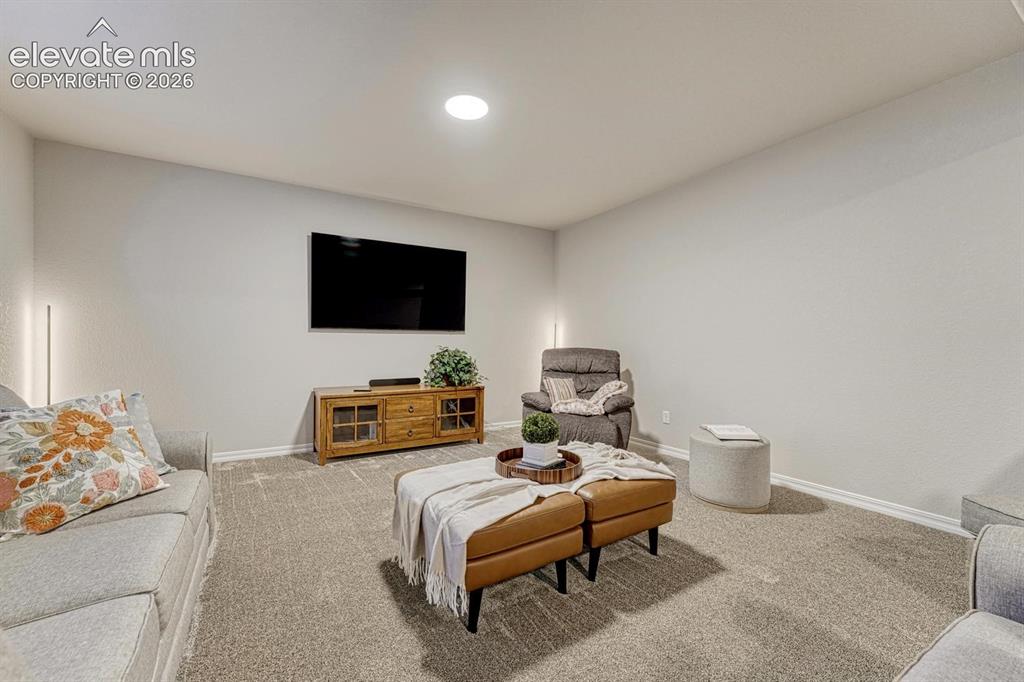 Image 32 of 48: Family Room
