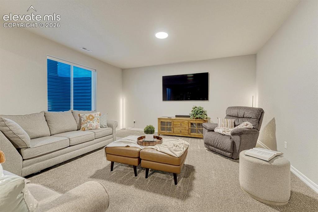 Image 34 of 48: Family Room