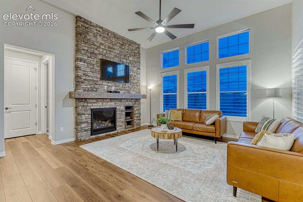 Image 7 of 48: Living Room