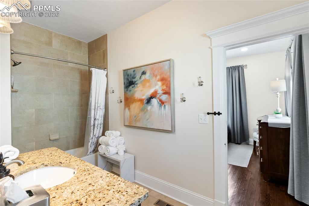 Image 15 of 34: Bathroom