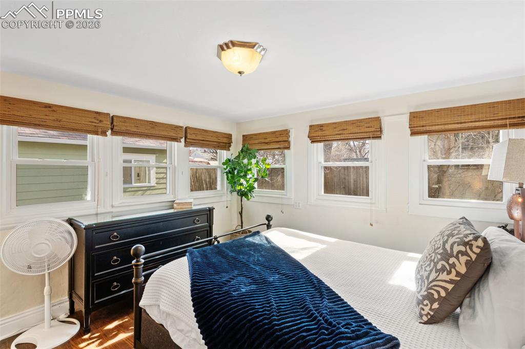 Image 17 of 34: Bedroom