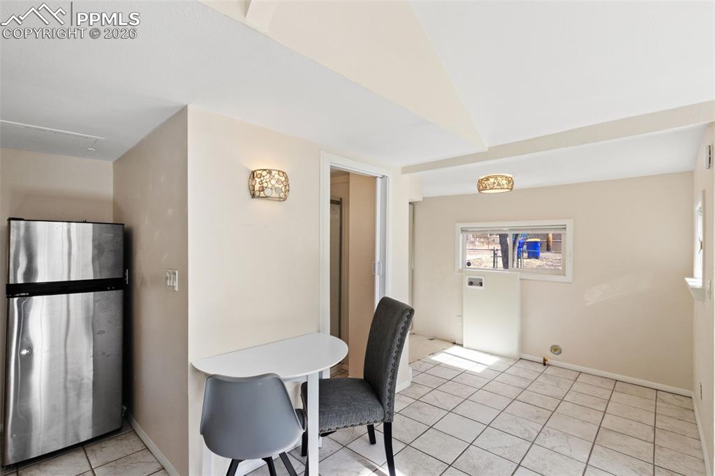 Image 25 of 34: Dining Area