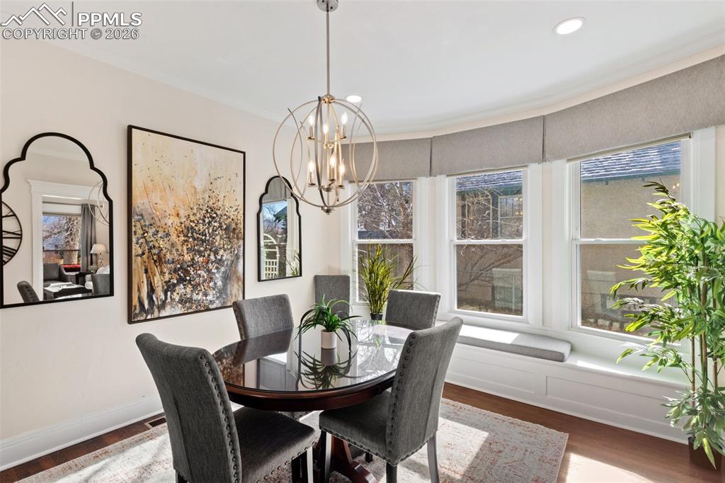 Image 8 of 34: Dining Area