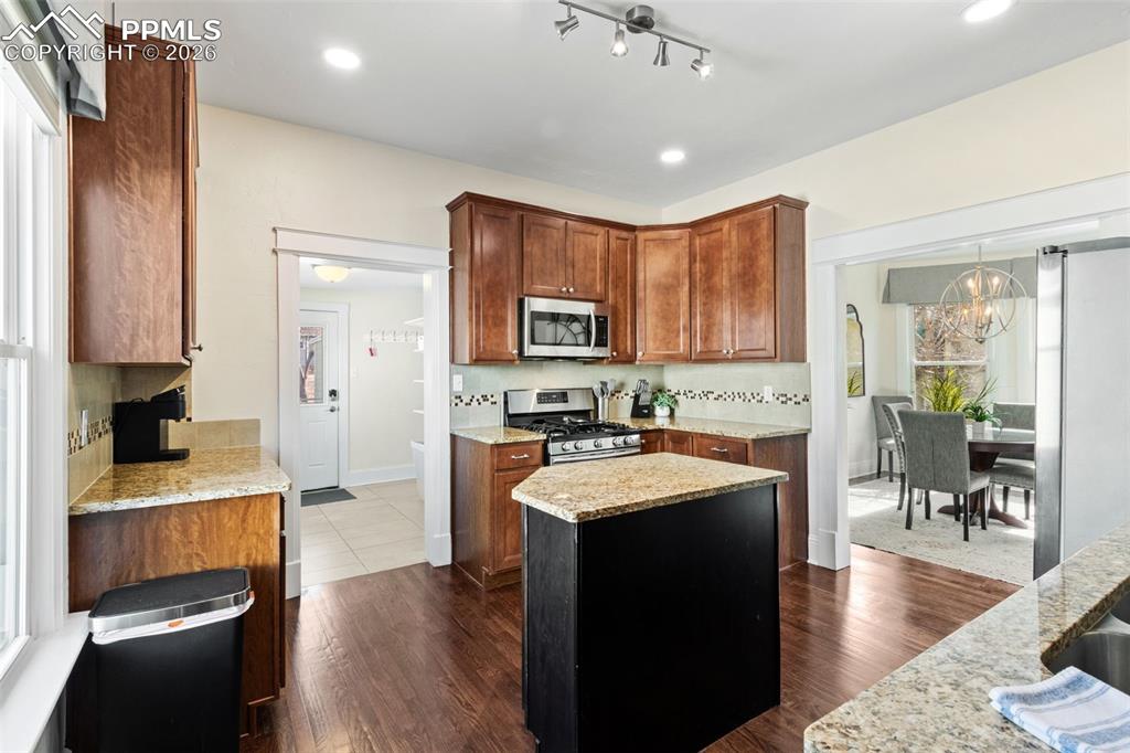 Image 9 of 34: Kitchen