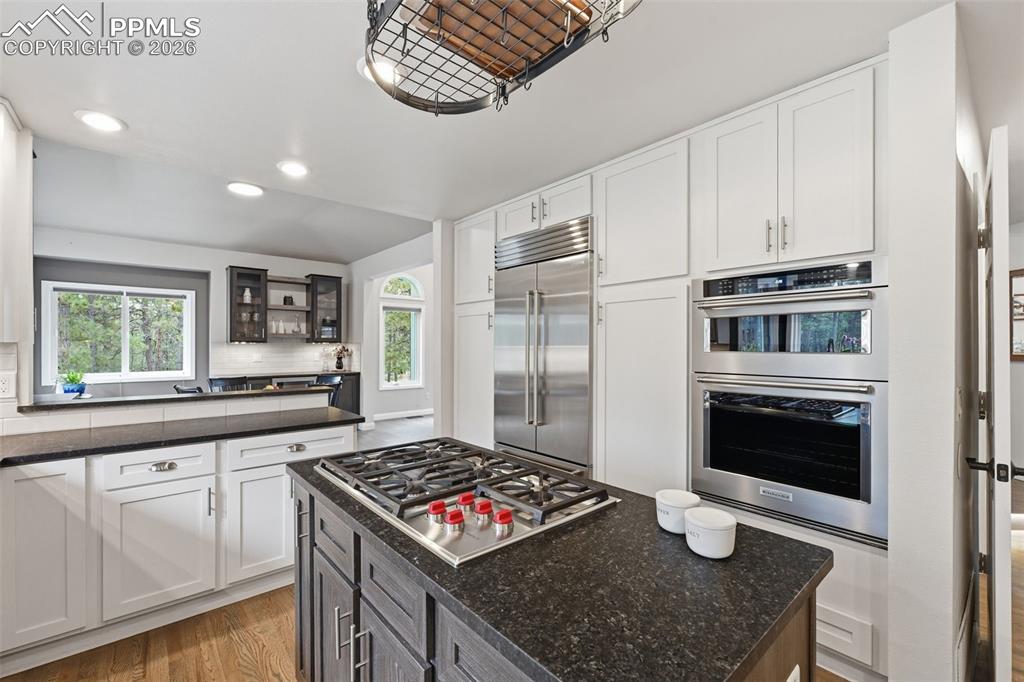 Image 11 of 50: Kitchen