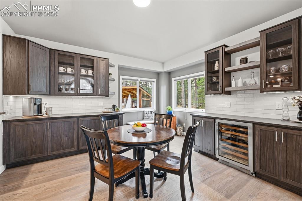 Image 12 of 50: Dining Area