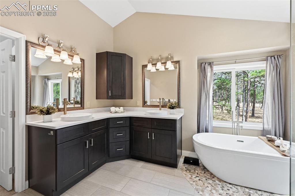 Image 20 of 50: 5 piece primary bathroom