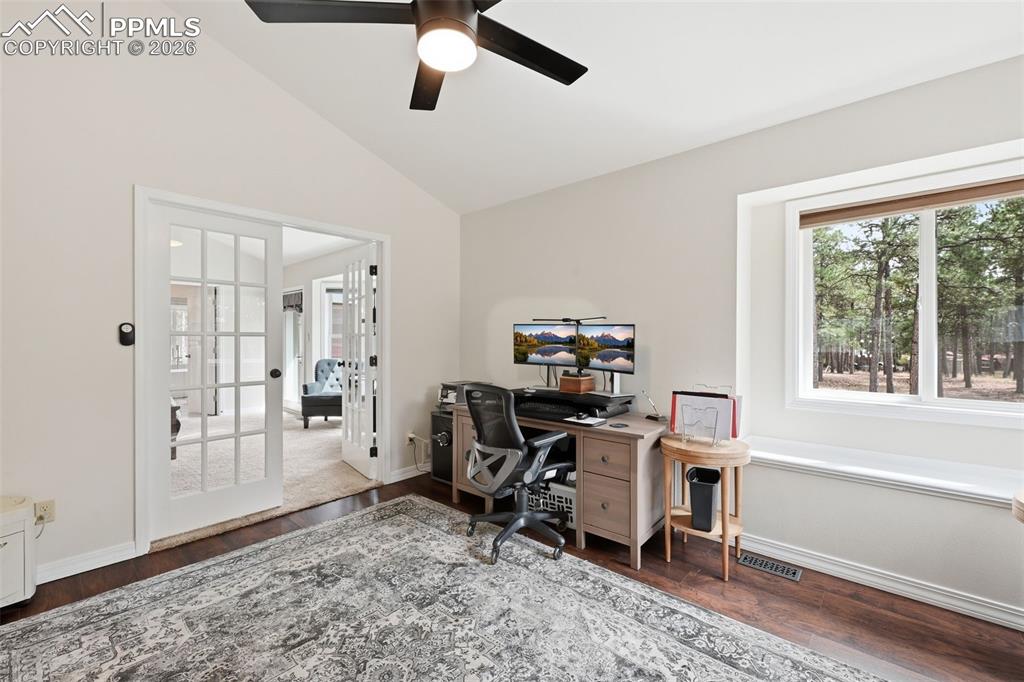 Image 21 of 50: Next to primary suite.  Can also be used as a nursey or retreat.