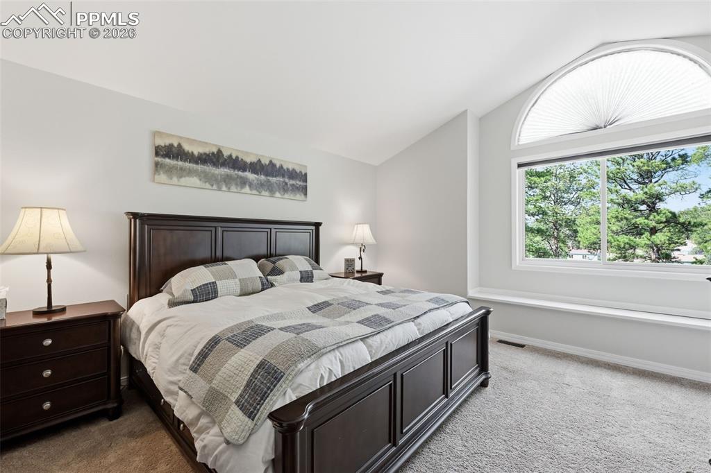 Image 22 of 50: Bedroom