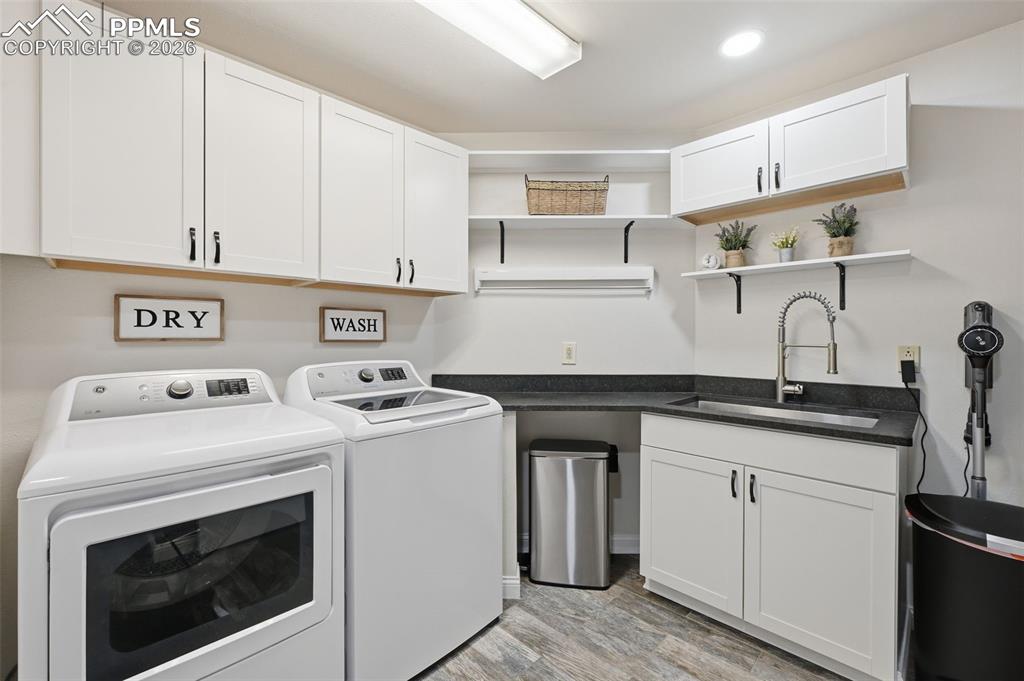 Image 31 of 50: Laundry