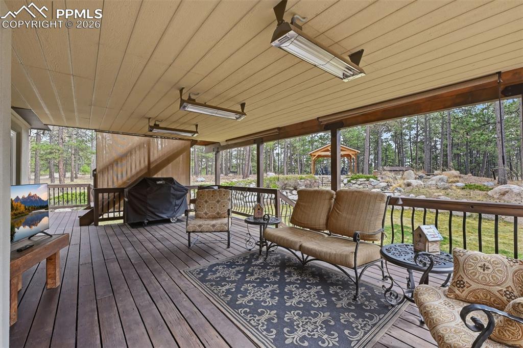 Image 32 of 50: Electric heaters and outdoor blinds