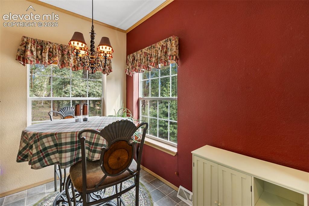 Image 15 of 43: Dining Area