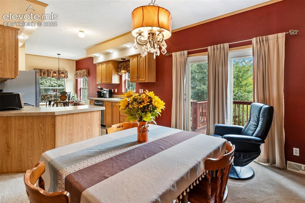 Image 16 of 43: Dining Area