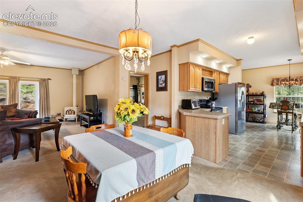 Image 17 of 43: Dining Area