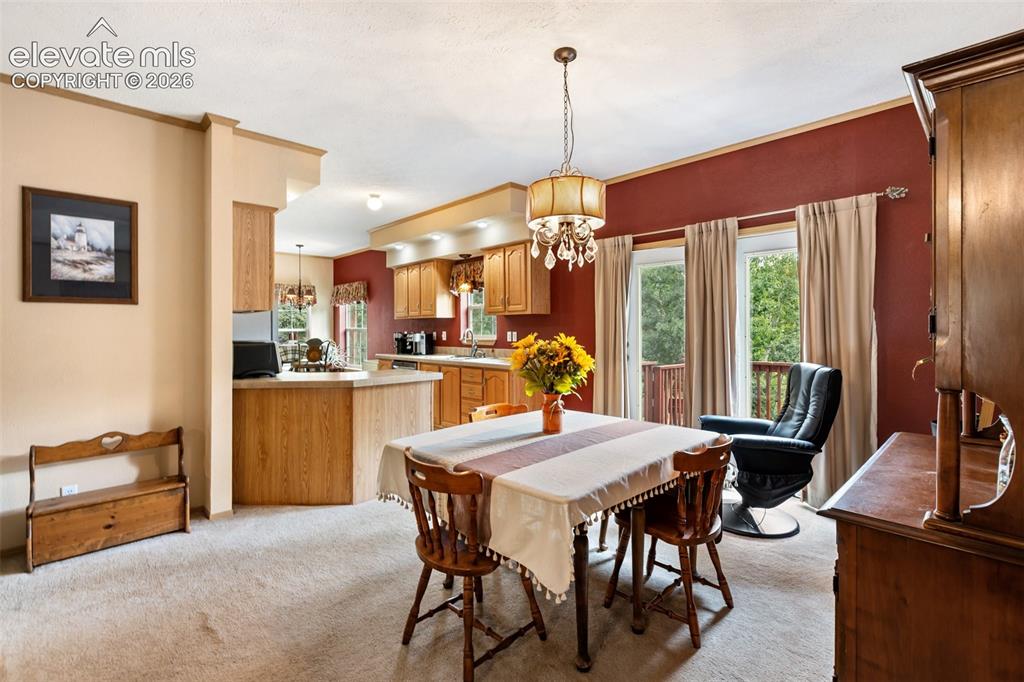 Image 22 of 43: Dining Area