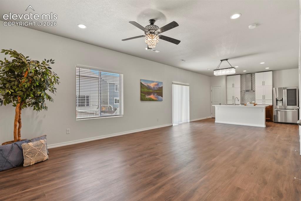Image 5 of 29: Open concept that everyone can love