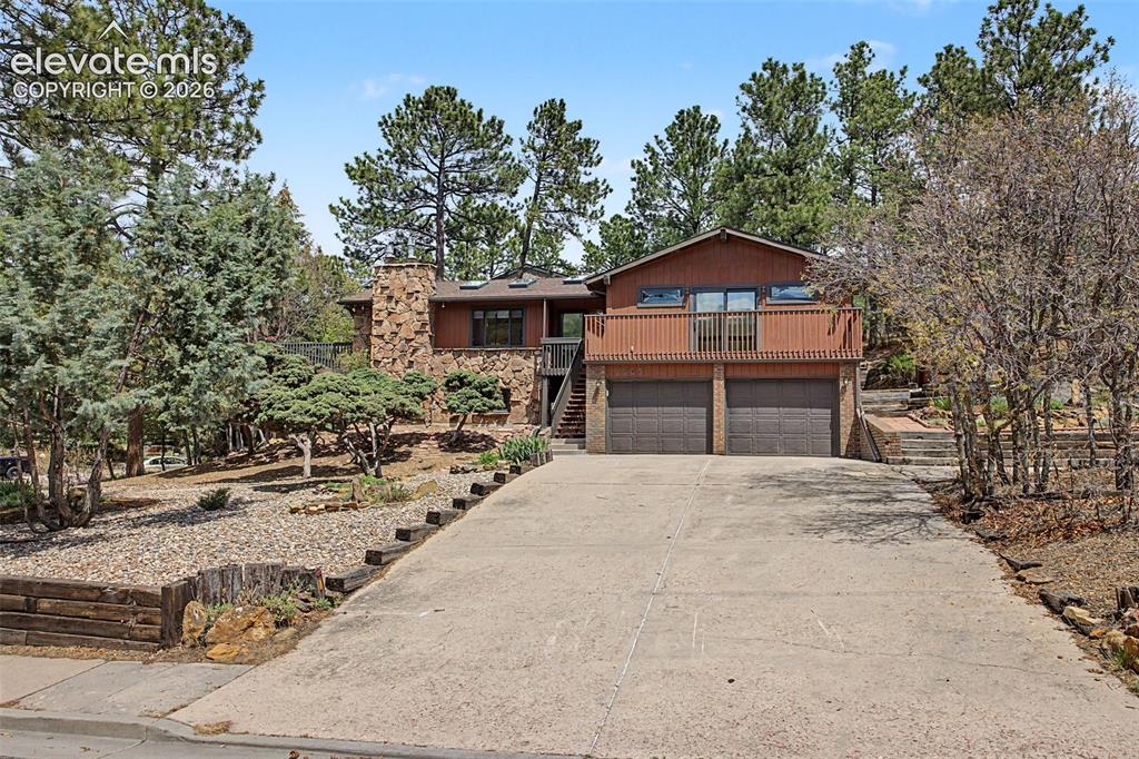 Image 14 of 49: Mature Landscaping