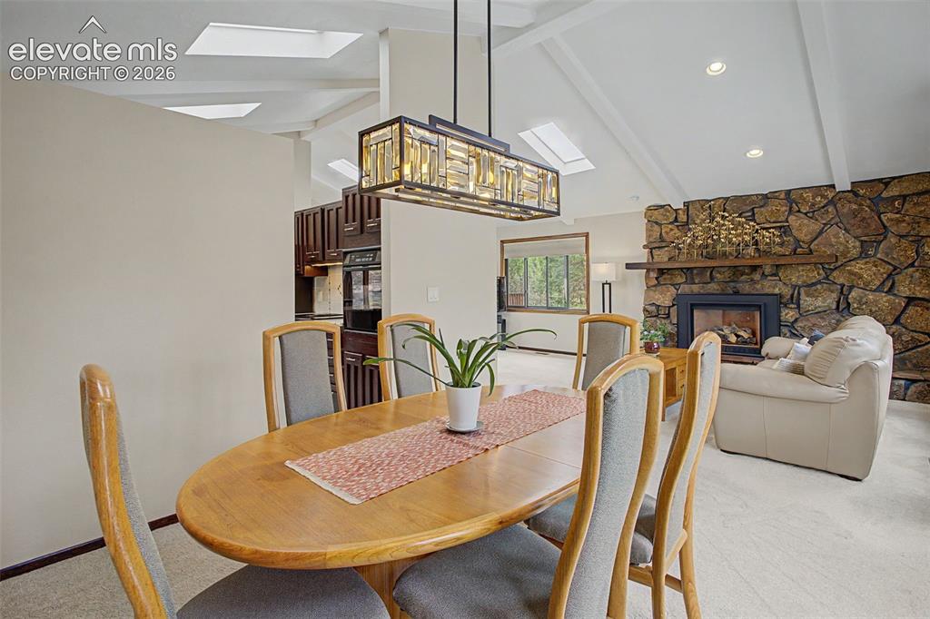 Image 18 of 49: Dining Area