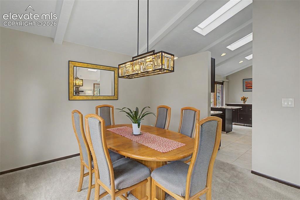 Image 19 of 49: Dining Area