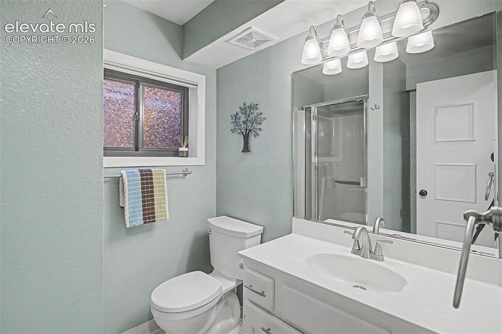 Image 41 of 49: Bathroom