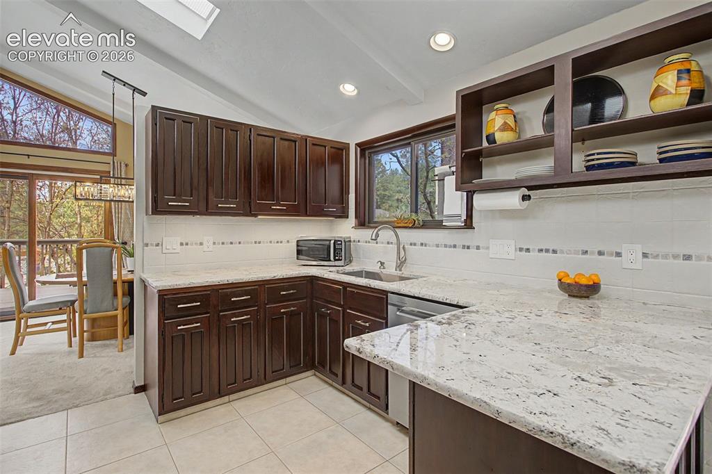 Image 6 of 49: Stunning High End Granite!