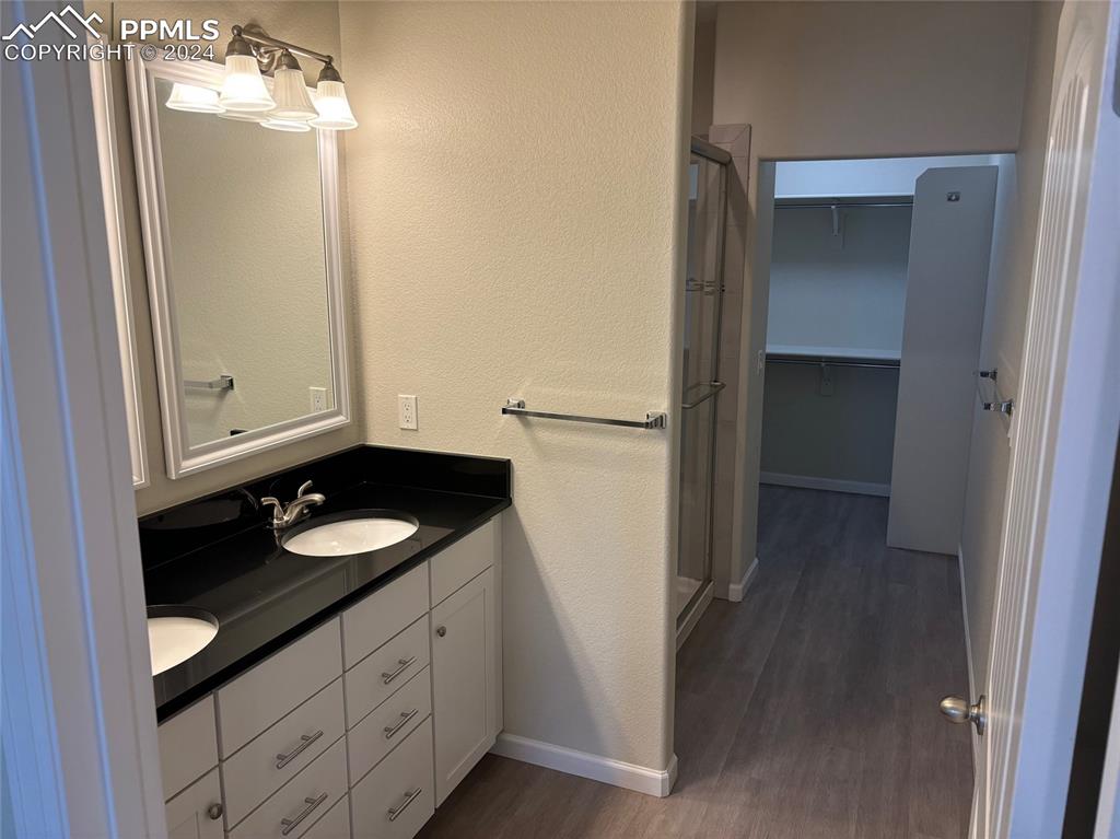 Image 11 of 25: Bathroom
