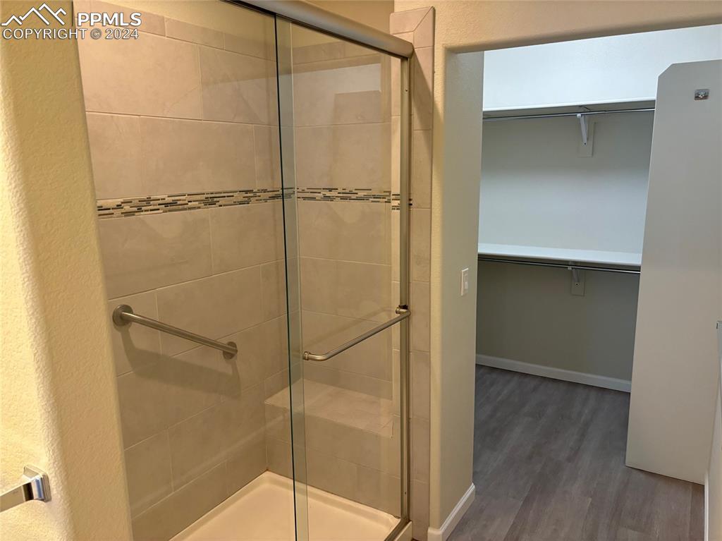 Image 12 of 25: Bathroom
