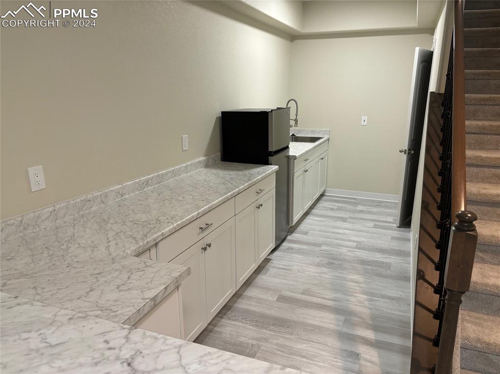 Image 16 of 25: Kitchen