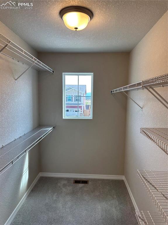 Image 11 of 11: Closet