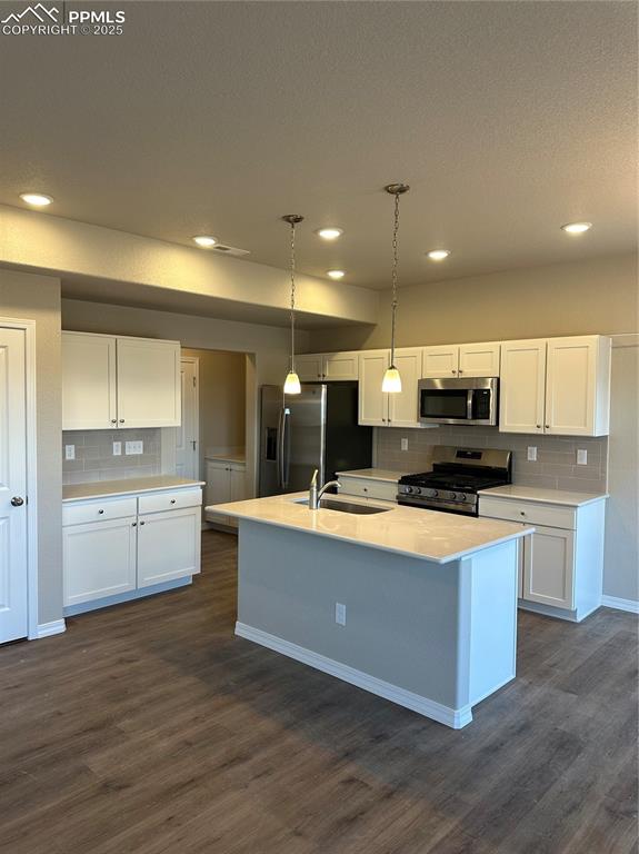 Image 5 of 11: Kitchen