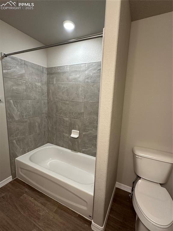 Image 8 of 11: Bathroom