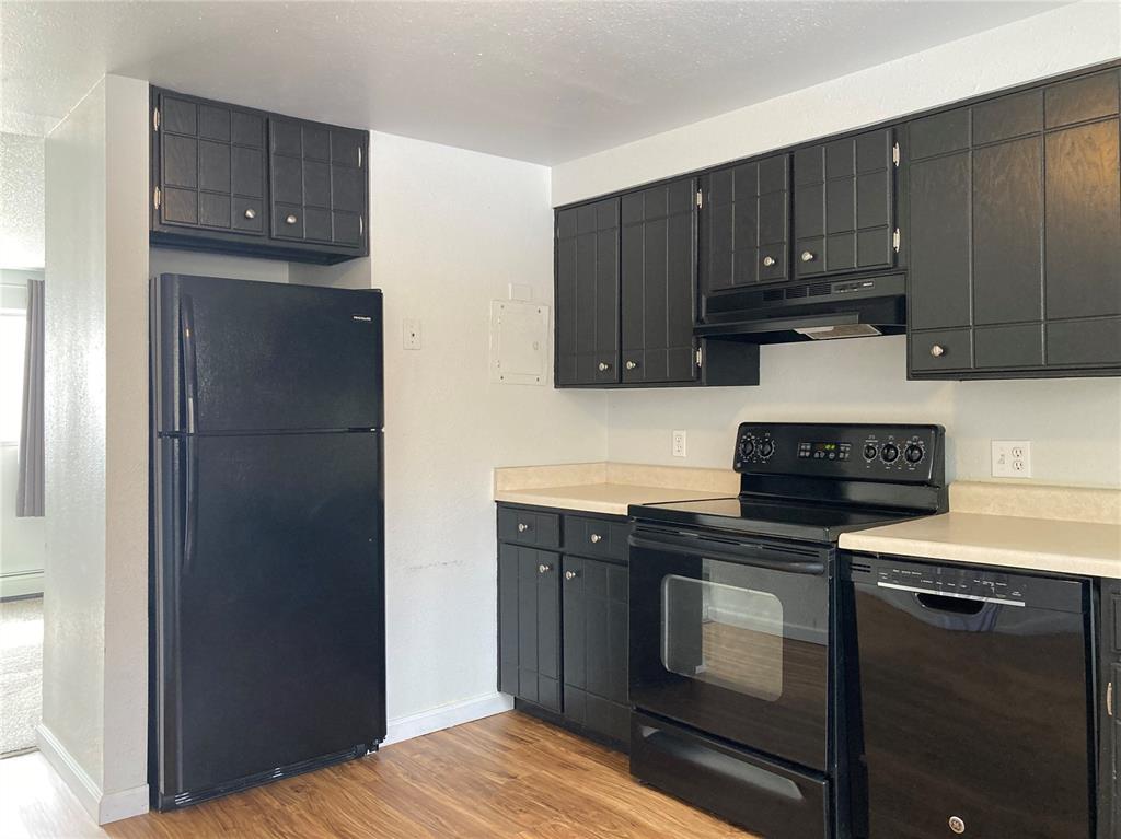 Image 5 of 10: Eat in Kitchen