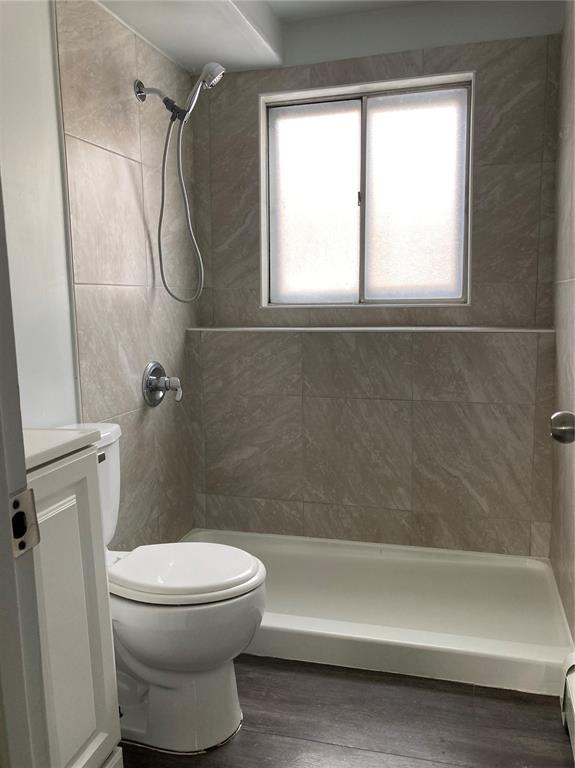 Image 8 of 10: 3/4 bath