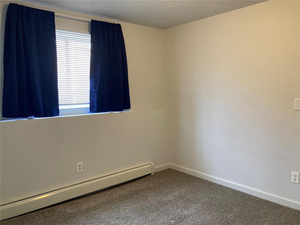 Image 9 of 10: Rear Bedroom