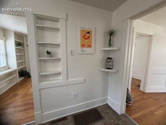 Image 13 of 45: Kitchen