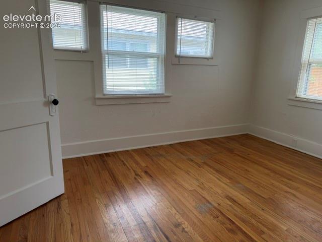Image 19 of 45: Bedroom