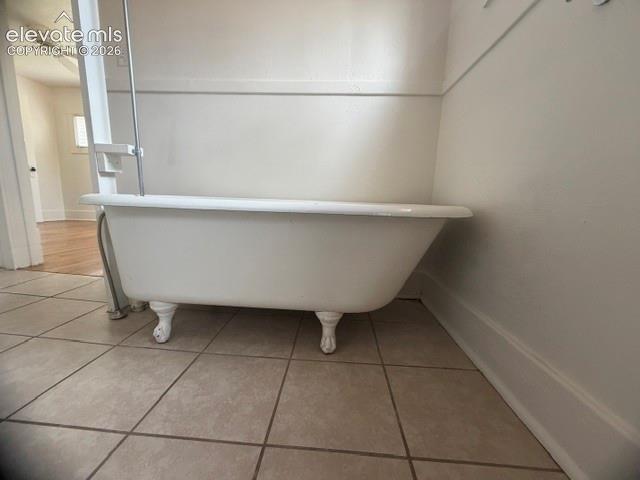 Image 24 of 45: Bathroom
